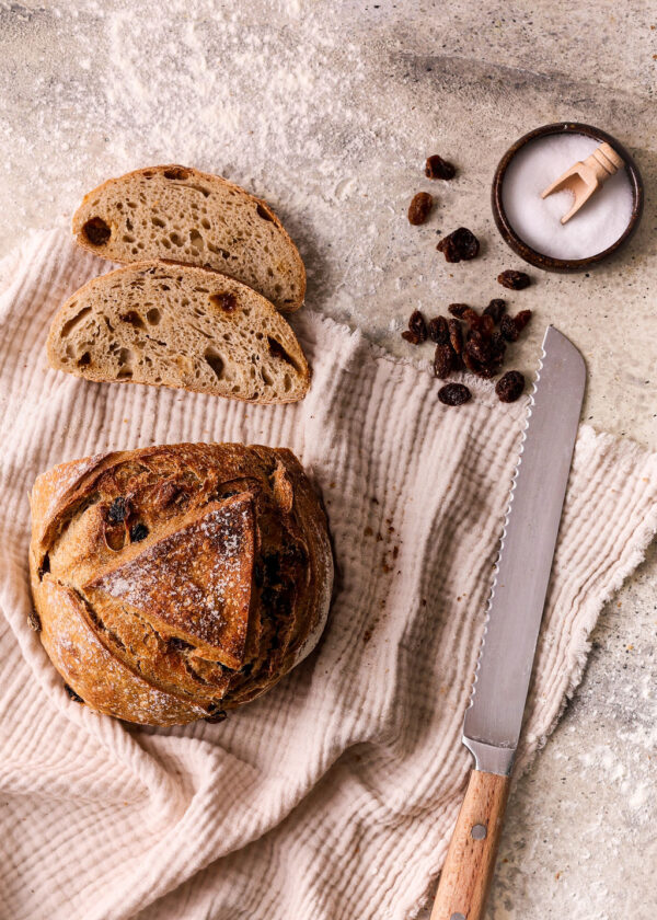 pain aux raisins tranché